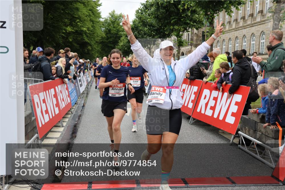 14.06.2026 - REWE Women's Run Strokosch-Dieckow http://msf.ph/oto/9774854 14.06.2026 10:00:05 Ziel 10055, 10058, 10082, 10083, 10093, 10302, 10391, 10556, 10565, 10732, 10776, 10777, 11138, 11353, 11385, 11441, 11446 meine-sportfotos.de