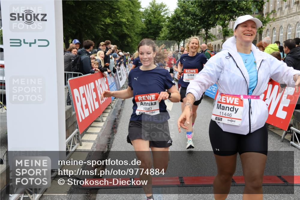 14.06.2026 - REWE Women's Run Strokosch-Dieckow http://msf.ph/oto/9774884 14.06.2026 10:00:06 Ziel 10055, 10058, 10082, 10083, 10093, 10302, 10391, 10556, 10565, 10732, 10776, 10777, 11138, 11269, 11353, 11385, 11441, 11446 meine-sportfotos.de