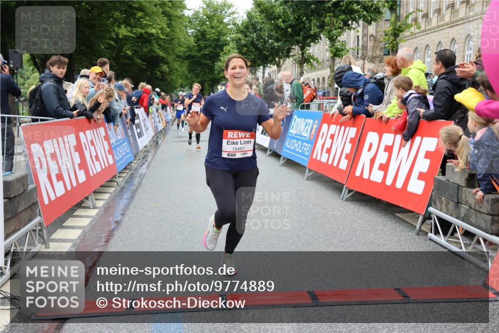 14.06.2026 - REWE Women's Run Strokosch-Dieckow http://msf.ph/oto/9774889 14.06.2026 09:56:13 Ziel 10089, 10211, 10387, 10451, 10561, 10923, 11313 meine-sportfotos.de