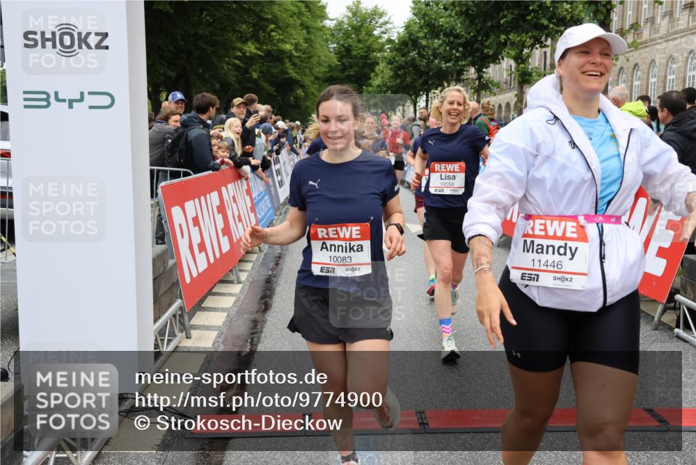 14.06.2026 - REWE Women's Run Strokosch-Dieckow http://msf.ph/oto/9774900 14.06.2026 10:00:06 Ziel 10055, 10058, 10082, 10083, 10093, 10302, 10391, 10556, 10565, 10732, 10776, 10777, 11138, 11269, 11353, 11385, 11441, 11446 meine-sportfotos.de