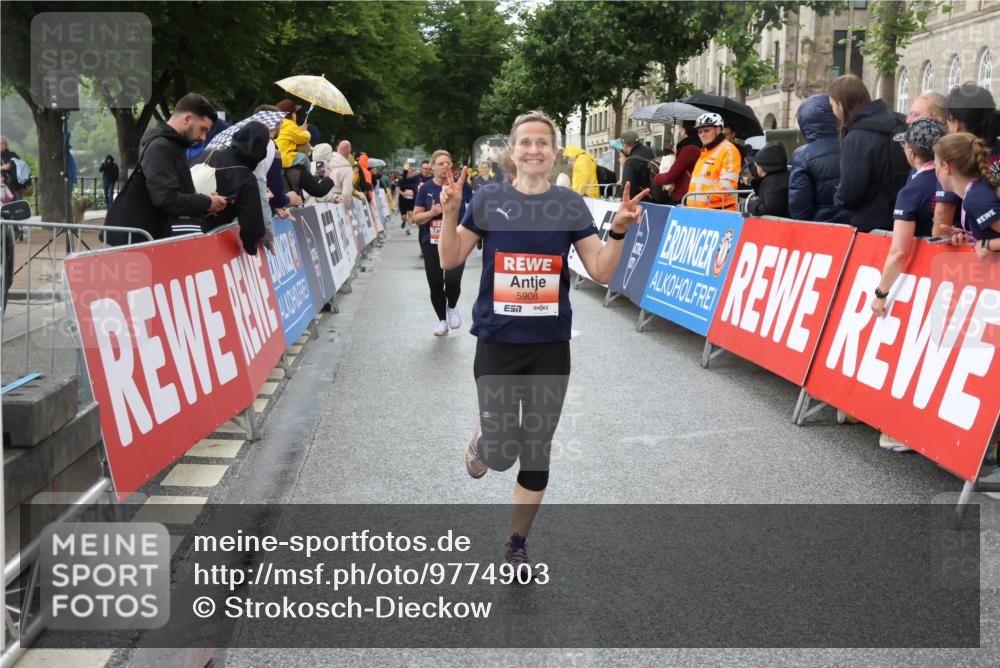 14.06.2026 - REWE Women's Run Strokosch-Dieckow http://msf.ph/oto/9774903 14.06.2026 11:07:52 Ziel 5114, 5122, 5168, 5281, 5384, 5385, 5502, 5908, 5909 meine-sportfotos.de