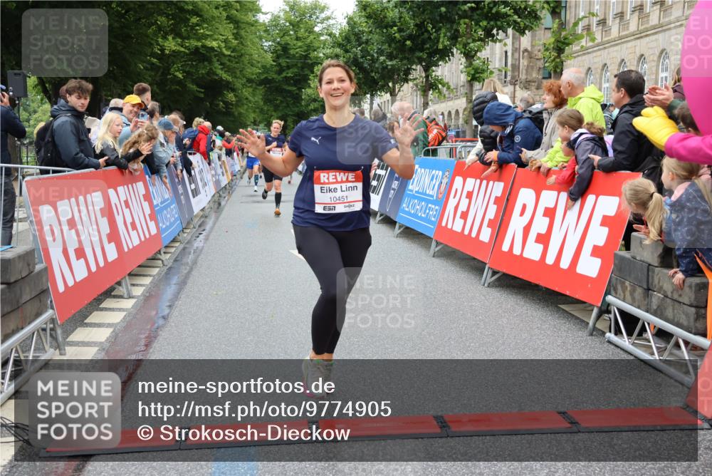 14.06.2026 - REWE Women's Run Strokosch-Dieckow http://msf.ph/oto/9774905 14.06.2026 09:56:13 Ziel 10089, 10211, 10387, 10451, 10561, 10923, 11313 meine-sportfotos.de