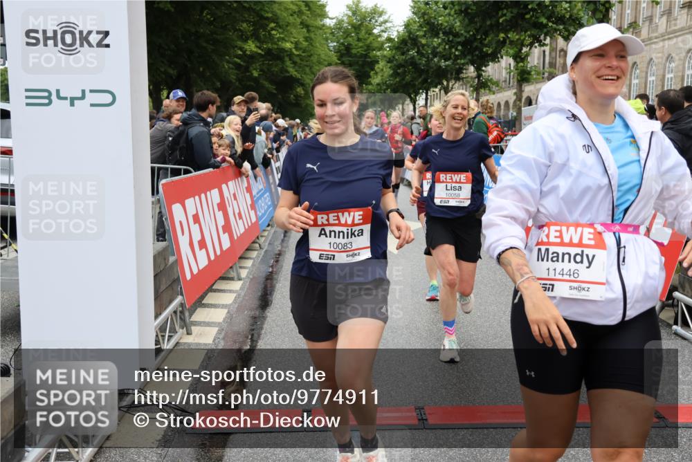 14.06.2026 - REWE Women's Run Strokosch-Dieckow http://msf.ph/oto/9774911 14.06.2026 10:00:06 Ziel 10055, 10058, 10082, 10083, 10093, 10302, 10391, 10556, 10565, 10732, 10776, 10777, 11138, 11269, 11353, 11385, 11441, 11446 meine-sportfotos.de