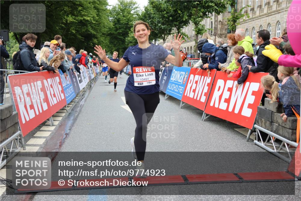 14.06.2026 - REWE Women's Run Strokosch-Dieckow http://msf.ph/oto/9774923 14.06.2026 09:56:13 Ziel 10089, 10211, 10387, 10451, 10561, 10923, 11313 meine-sportfotos.de