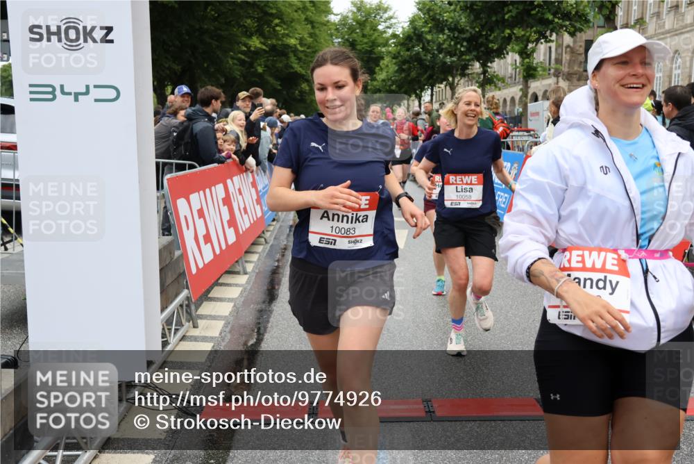 14.06.2026 - REWE Women's Run Strokosch-Dieckow http://msf.ph/oto/9774926 14.06.2026 10:00:06 Ziel 10055, 10058, 10082, 10083, 10093, 10302, 10391, 10556, 10565, 10732, 10776, 10777, 11138, 11269, 11353, 11385, 11441, 11446 meine-sportfotos.de