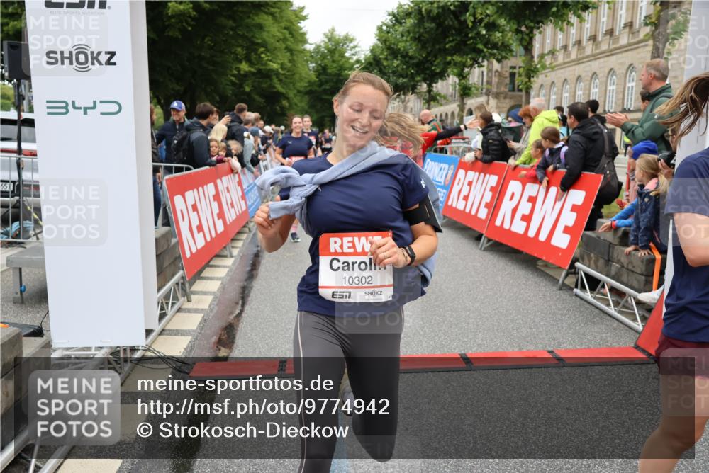 14.06.2026 - REWE Women's Run Strokosch-Dieckow http://msf.ph/oto/9774942 14.06.2026 10:00:08 Ziel 10055, 10058, 10082, 10083, 10302, 10391, 10565, 10732, 10776, 10777, 10820, 11138, 11269, 11353, 11385, 11446 meine-sportfotos.de