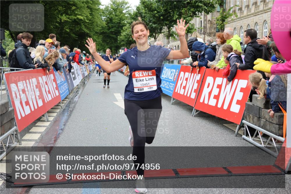 14.06.2026 - REWE Women's Run Strokosch-Dieckow http://msf.ph/oto/9774956 14.06.2026 09:56:13 Ziel 10089, 10211, 10387, 10451, 10561, 10923, 11313 meine-sportfotos.de