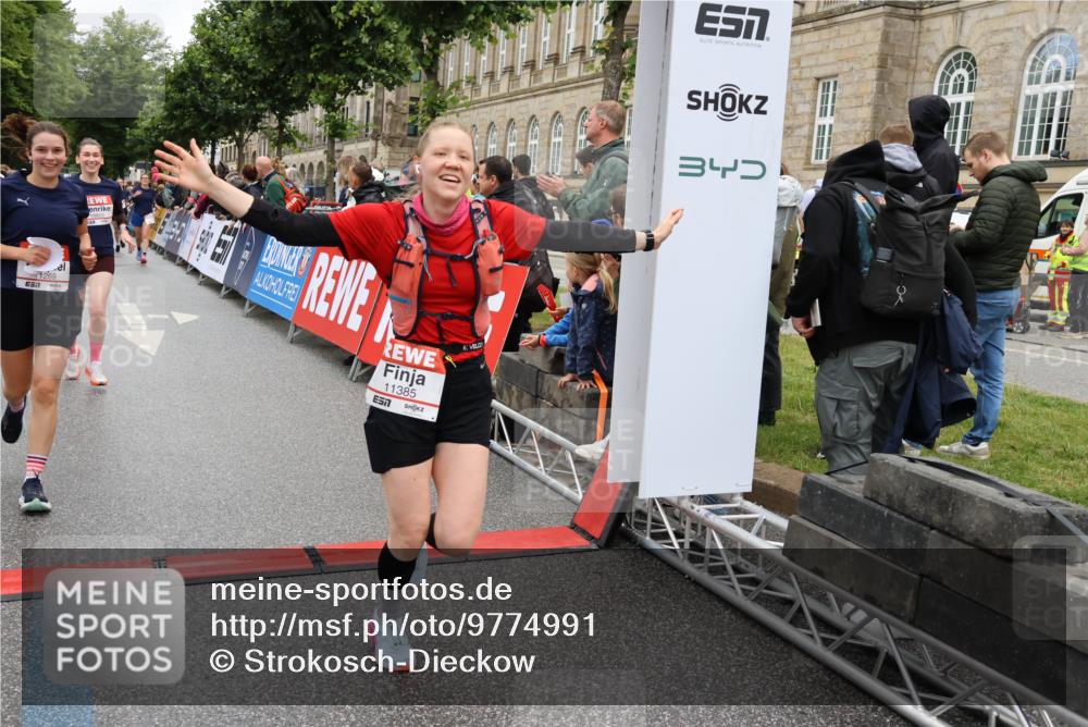 14.06.2026 - REWE Women's Run Strokosch-Dieckow http://msf.ph/oto/9774991 14.06.2026 10:00:10 Ziel 10055, 10058, 10082, 10083, 10302, 10391, 10565, 10732, 10776, 10777, 10820, 11269, 11353, 11385, 11446 meine-sportfotos.de