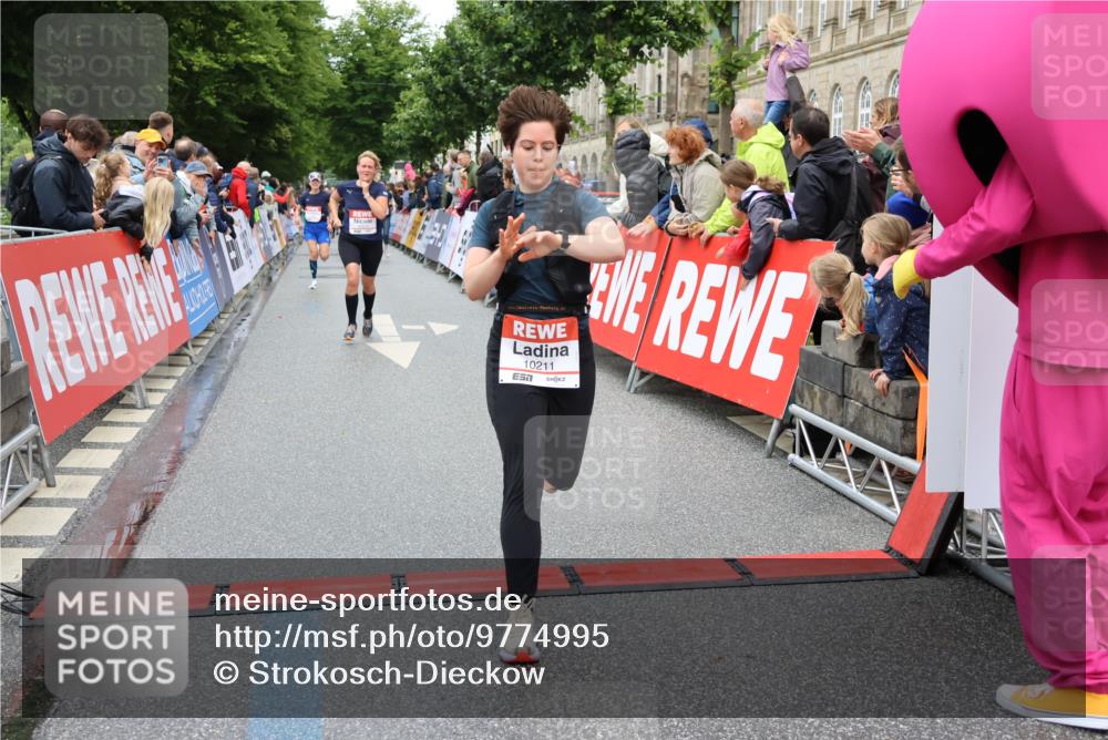 14.06.2026 - REWE Women's Run Strokosch-Dieckow http://msf.ph/oto/9774995 14.06.2026 09:56:15 Ziel 10089, 10211, 10387, 10451, 10561, 10737, 10923, 11313 meine-sportfotos.de