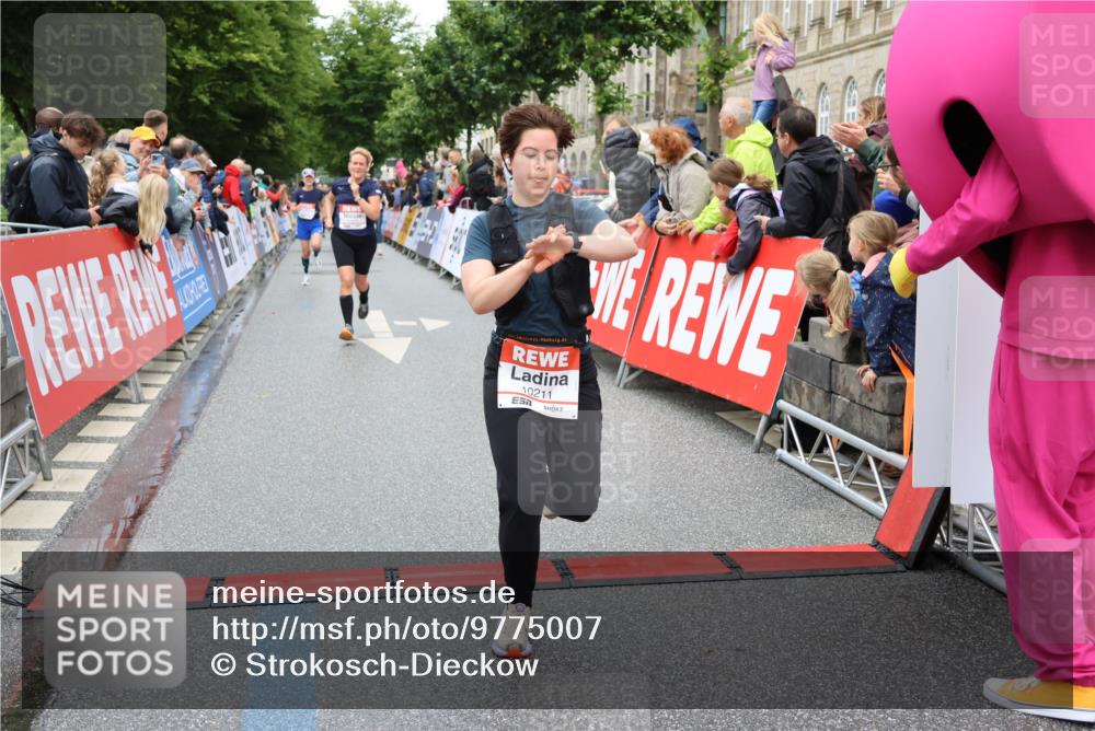 14.06.2026 - REWE Women's Run Strokosch-Dieckow http://msf.ph/oto/9775007 14.06.2026 09:56:15 Ziel 10089, 10211, 10387, 10451, 10561, 10737, 10923, 11313 meine-sportfotos.de