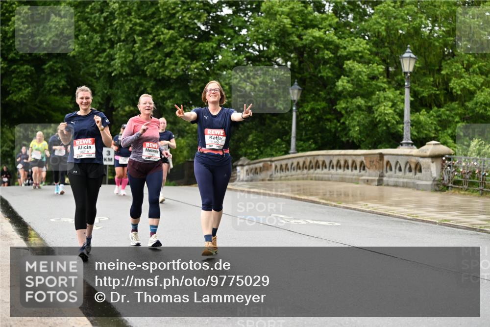 14.06.2026 - REWE Women's Run Dr. Thomas Lammeyer http://msf.ph/oto/9775029 14.06.2026 09:56:40 Laufen 10216, 1045, 11460 meine-sportfotos.de