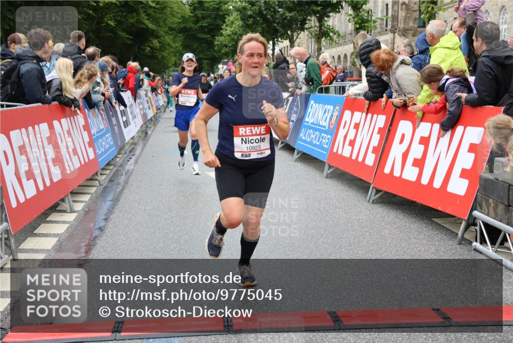 14.06.2026 - REWE Women's Run Strokosch-Dieckow http://msf.ph/oto/9775045 14.06.2026 09:56:17 Ziel 10211, 10387, 10451, 10737, 10816, 10923, 11313 meine-sportfotos.de