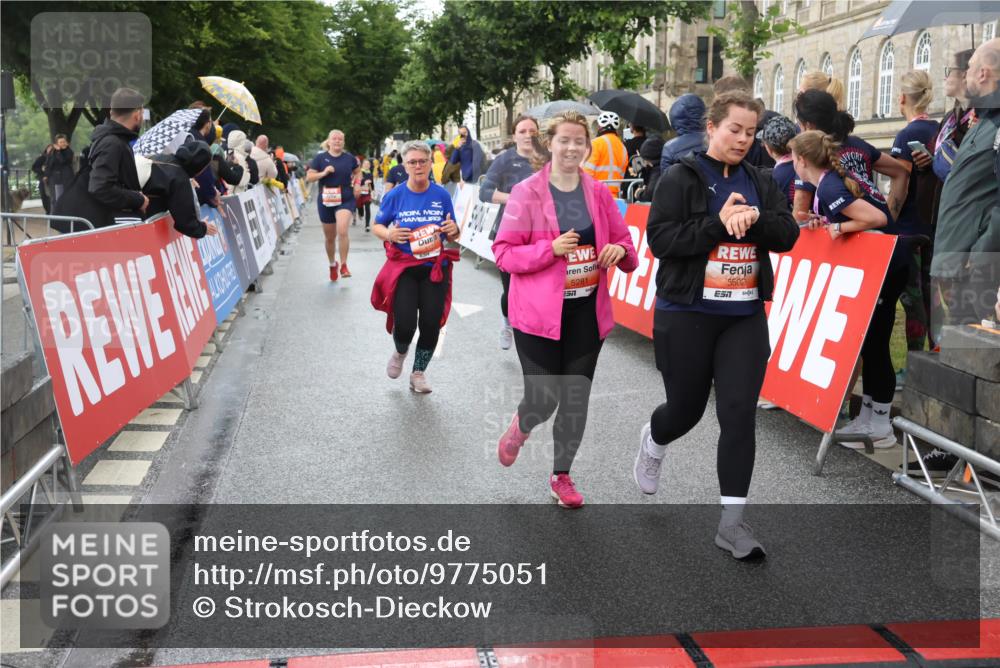 14.06.2026 - REWE Women's Run Strokosch-Dieckow http://msf.ph/oto/9775051 14.06.2026 11:07:43 Ziel 5116, 5119, 5122, 5168, 5281, 5384, 5385, 5412, 5502, 5728, 5803 meine-sportfotos.de
