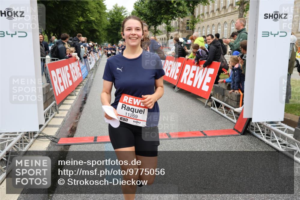 14.06.2026 - REWE Women's Run Strokosch-Dieckow http://msf.ph/oto/9775056 14.06.2026 10:00:11 Ziel 10055, 10058, 10082, 10083, 10302, 10565, 10732, 10776, 10777, 10820, 10839, 10840, 11269, 11385, 11446 meine-sportfotos.de