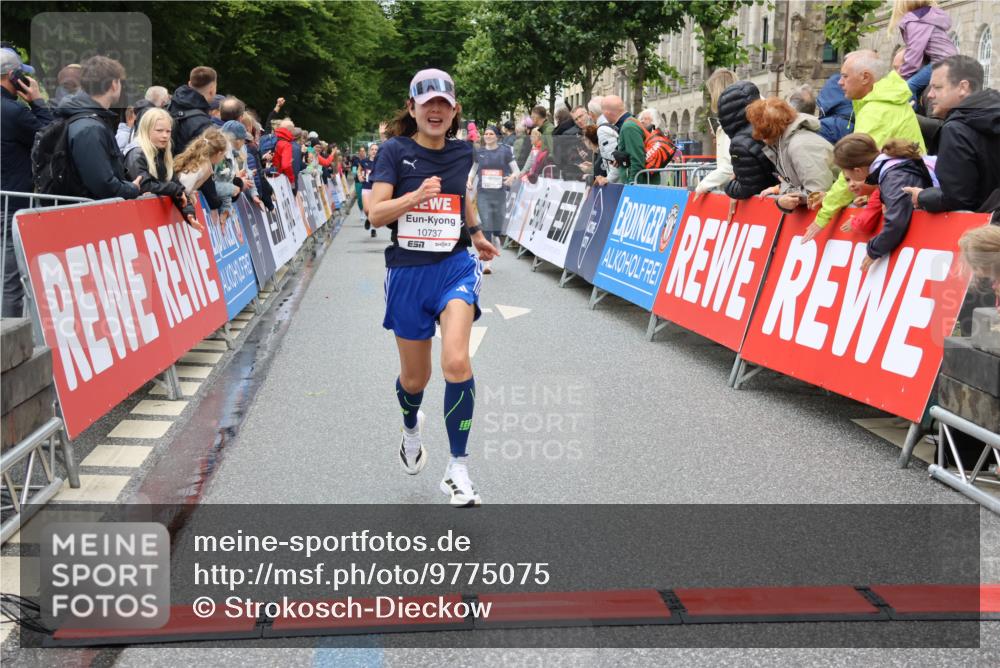 14.06.2026 - REWE Women's Run Strokosch-Dieckow http://msf.ph/oto/9775075 14.06.2026 09:56:18 Ziel 10211, 10451, 10737, 10816, 10923, 11313 meine-sportfotos.de