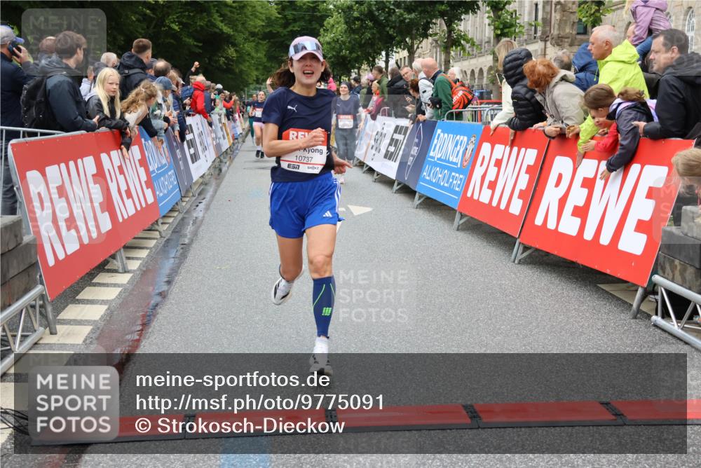 14.06.2026 - REWE Women's Run Strokosch-Dieckow http://msf.ph/oto/9775091 14.06.2026 09:56:18 Ziel 10211, 10451, 10737, 10816, 10923, 11313 meine-sportfotos.de