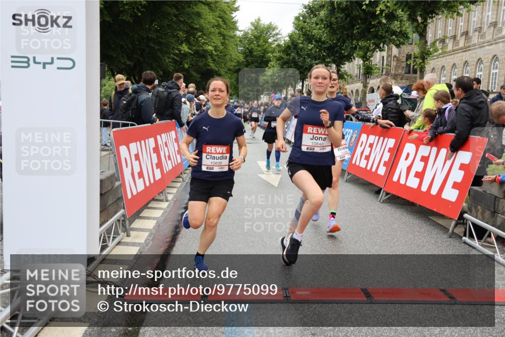 14.06.2026 - REWE Women's Run Strokosch-Dieckow http://msf.ph/oto/9775099 14.06.2026 10:00:15 Ziel 10090, 10302, 10715, 10732, 10776, 10820, 10839, 10840, 11269, 11369, 11385 meine-sportfotos.de