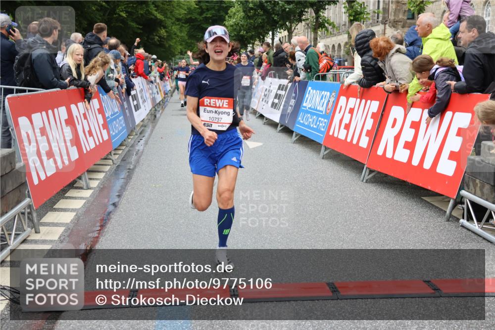 14.06.2026 - REWE Women's Run Strokosch-Dieckow http://msf.ph/oto/9775106 14.06.2026 09:56:18 Ziel 10211, 10451, 10737, 10816, 10923, 11313 meine-sportfotos.de