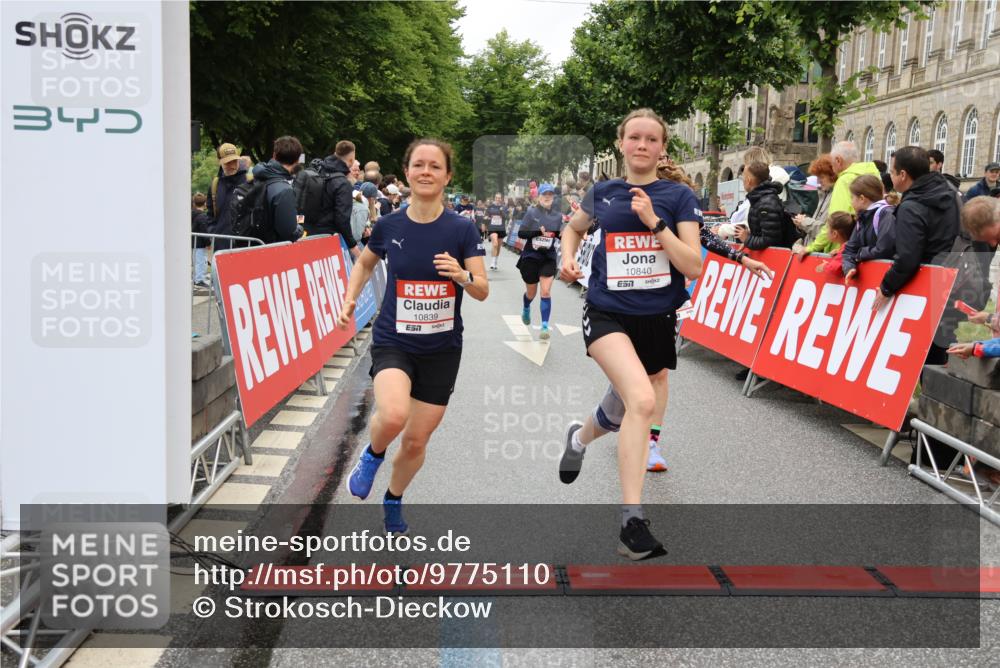 14.06.2026 - REWE Women's Run Strokosch-Dieckow http://msf.ph/oto/9775110 14.06.2026 10:00:15 Ziel 10090, 10302, 10715, 10732, 10776, 10820, 10839, 10840, 11269, 11369, 11385 meine-sportfotos.de