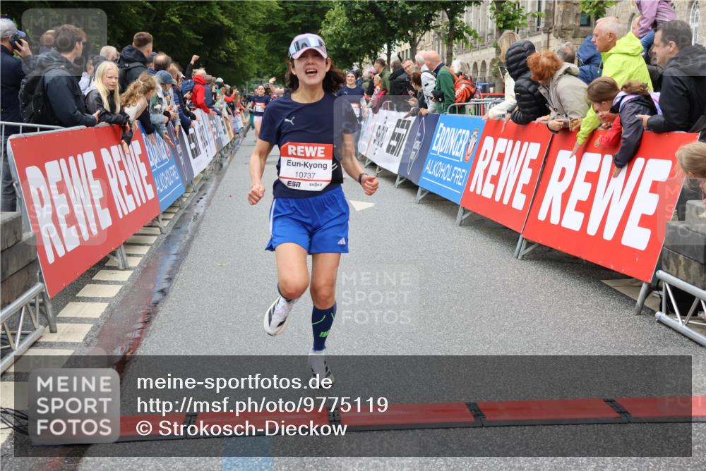 14.06.2026 - REWE Women's Run Strokosch-Dieckow http://msf.ph/oto/9775119 14.06.2026 09:56:18 Ziel 10211, 10451, 10737, 10816, 10923, 11313 meine-sportfotos.de