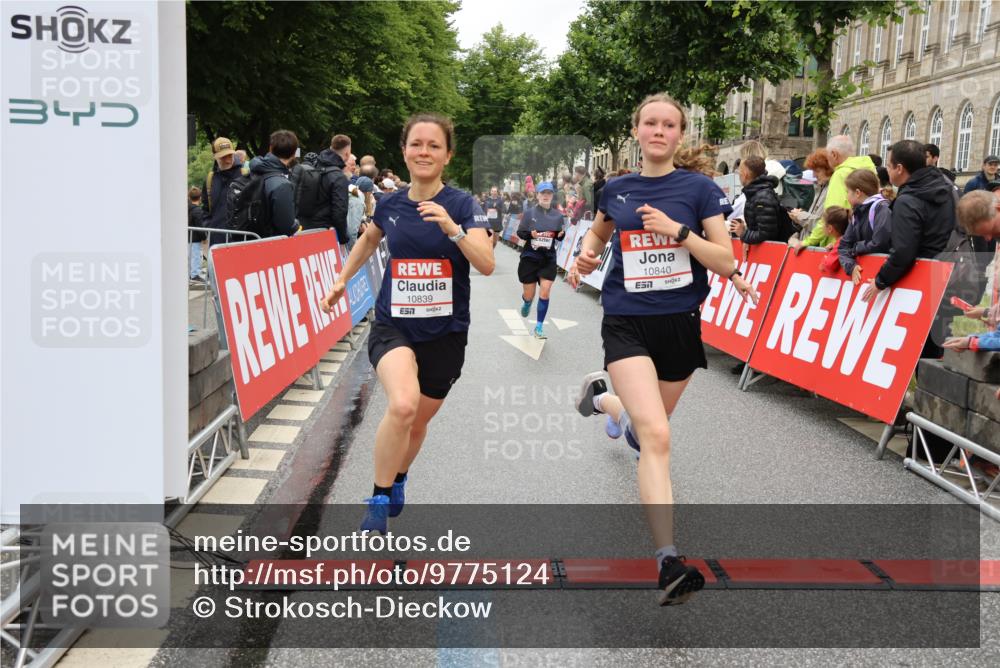 14.06.2026 - REWE Women's Run Strokosch-Dieckow http://msf.ph/oto/9775124 14.06.2026 10:00:15 Ziel 10090, 10302, 10715, 10732, 10776, 10820, 10839, 10840, 11269, 11369, 11385 meine-sportfotos.de