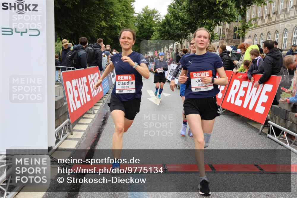 14.06.2026 - REWE Women's Run Strokosch-Dieckow http://msf.ph/oto/9775134 14.06.2026 10:00:15 Ziel 10090, 10302, 10715, 10732, 10776, 10820, 10839, 10840, 11269, 11369, 11385 meine-sportfotos.de