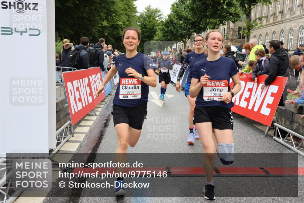 14.06.2026 - REWE Women's Run Strokosch-Dieckow http://msf.ph/oto/9775146 14.06.2026 10:00:15 Ziel 10090, 10302, 10715, 10732, 10776, 10820, 10839, 10840, 11269, 11369, 11385 meine-sportfotos.de