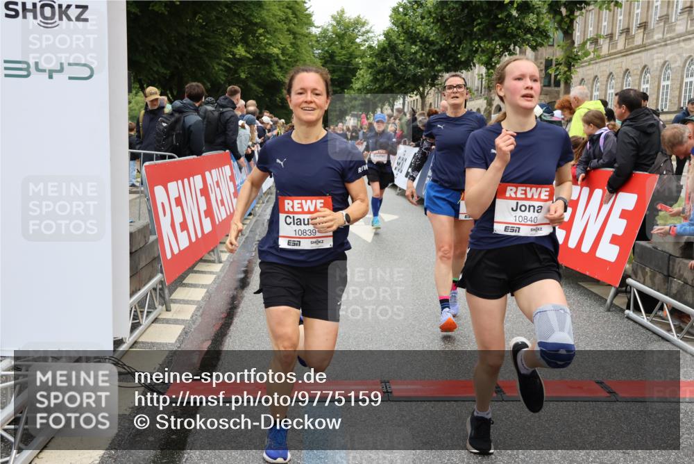 14.06.2026 - REWE Women's Run Strokosch-Dieckow http://msf.ph/oto/9775159 14.06.2026 10:00:15 Ziel 10090, 10302, 10715, 10732, 10776, 10820, 10839, 10840, 11269, 11369, 11385 meine-sportfotos.de