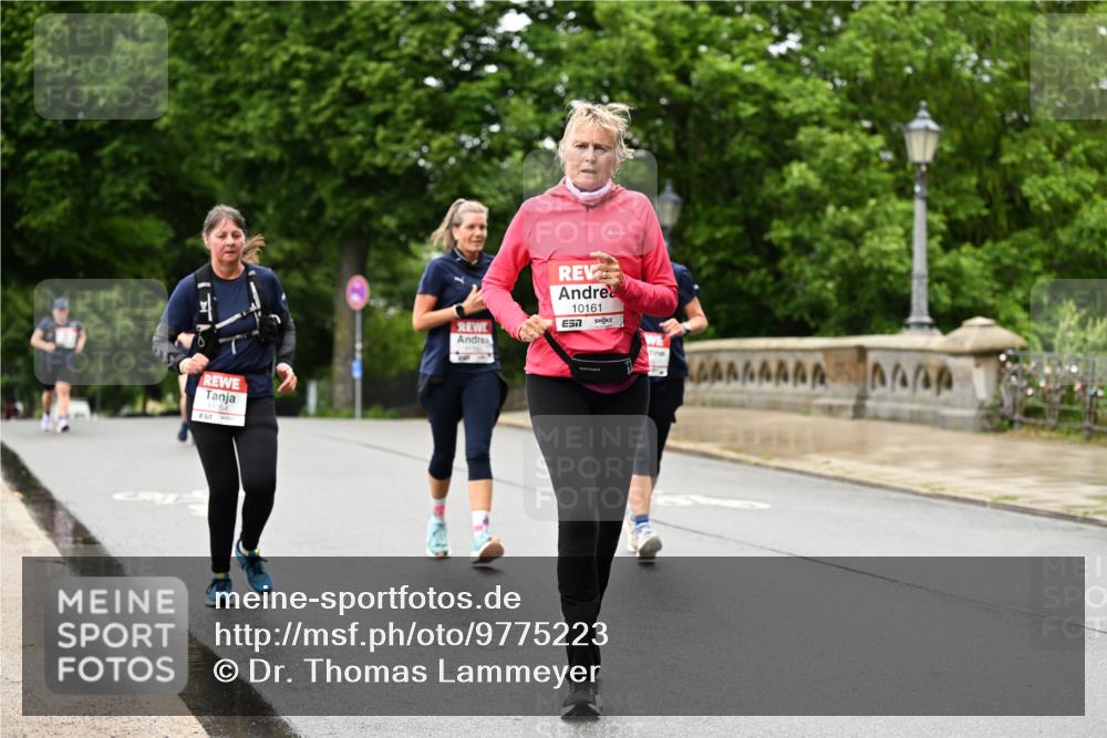 14.06.2026 - REWE Women's Run Dr. Thomas Lammeyer http://msf.ph/oto/9775223 14.06.2026 09:57:23 Laufen 11054, 7, 10161, 7 meine-sportfotos.de