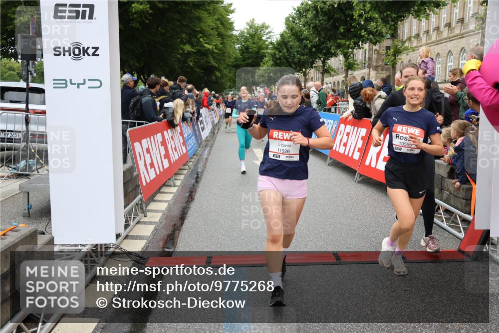 14.06.2026 - REWE Women's Run Strokosch-Dieckow http://msf.ph/oto/9775268 14.06.2026 09:56:25 Ziel 10122, 10563, 10737, 10757, 10774, 10816, 10838, 10867, 10923, 11383, 11491, 11526 meine-sportfotos.de