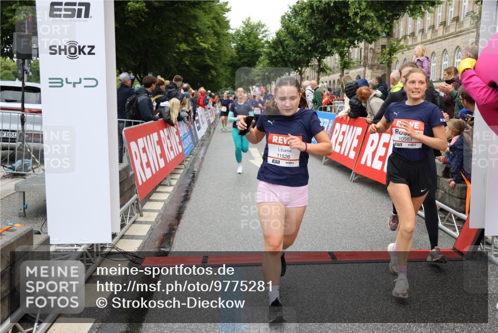 14.06.2026 - REWE Women's Run Strokosch-Dieckow http://msf.ph/oto/9775281 14.06.2026 09:56:25 Ziel 10122, 10563, 10737, 10757, 10774, 10816, 10838, 10867, 10923, 11383, 11491, 11526 meine-sportfotos.de