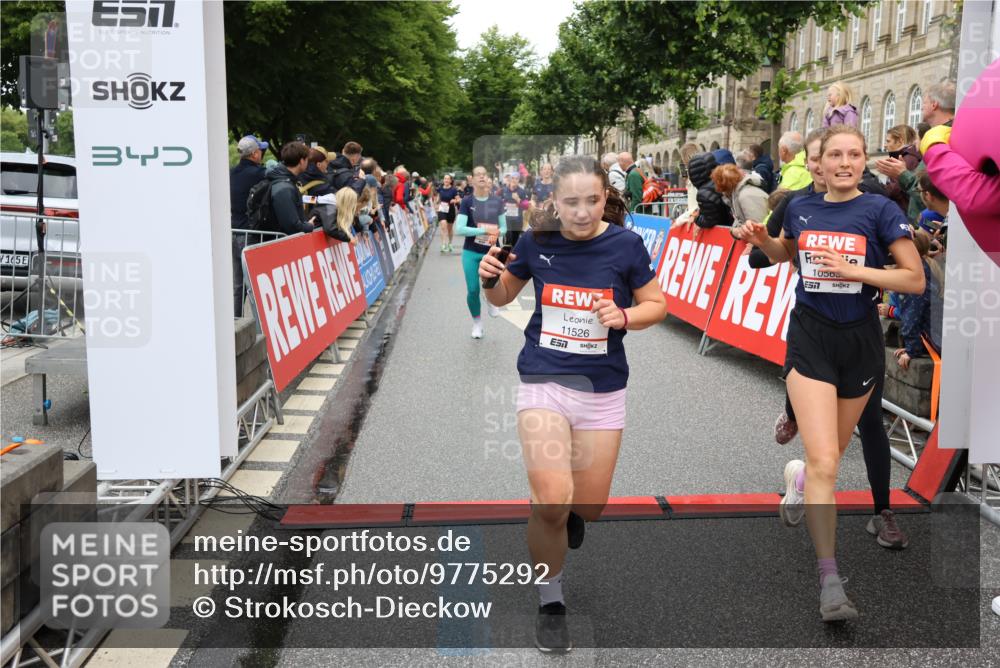14.06.2026 - REWE Women's Run Strokosch-Dieckow http://msf.ph/oto/9775292 14.06.2026 09:56:25 Ziel 10122, 10563, 10737, 10757, 10774, 10816, 10838, 10867, 10923, 11383, 11491, 11526 meine-sportfotos.de