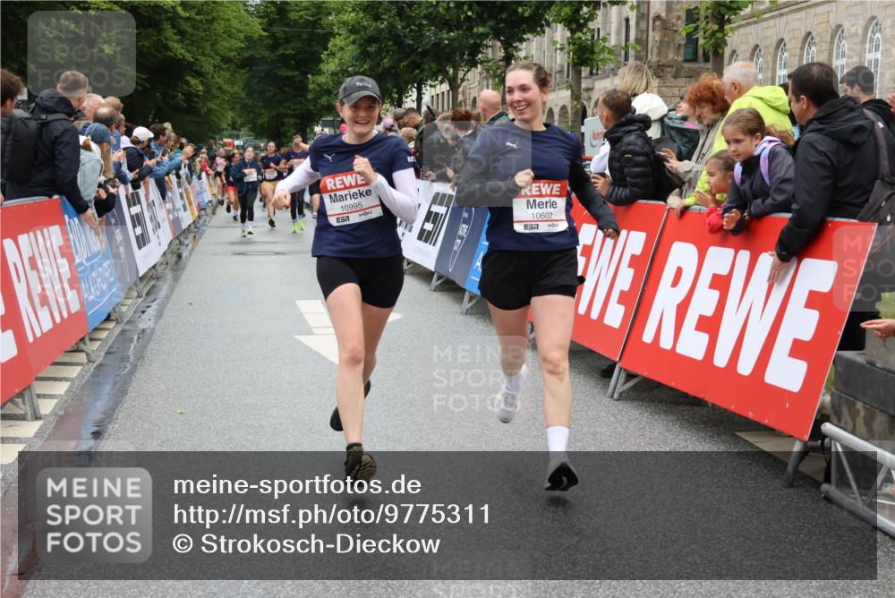 14.06.2026 - REWE Women's Run Strokosch-Dieckow http://msf.ph/oto/9775311 14.06.2026 10:00:20 Ziel 10090, 10602, 10715, 10839, 10840, 10995, 11369 meine-sportfotos.de