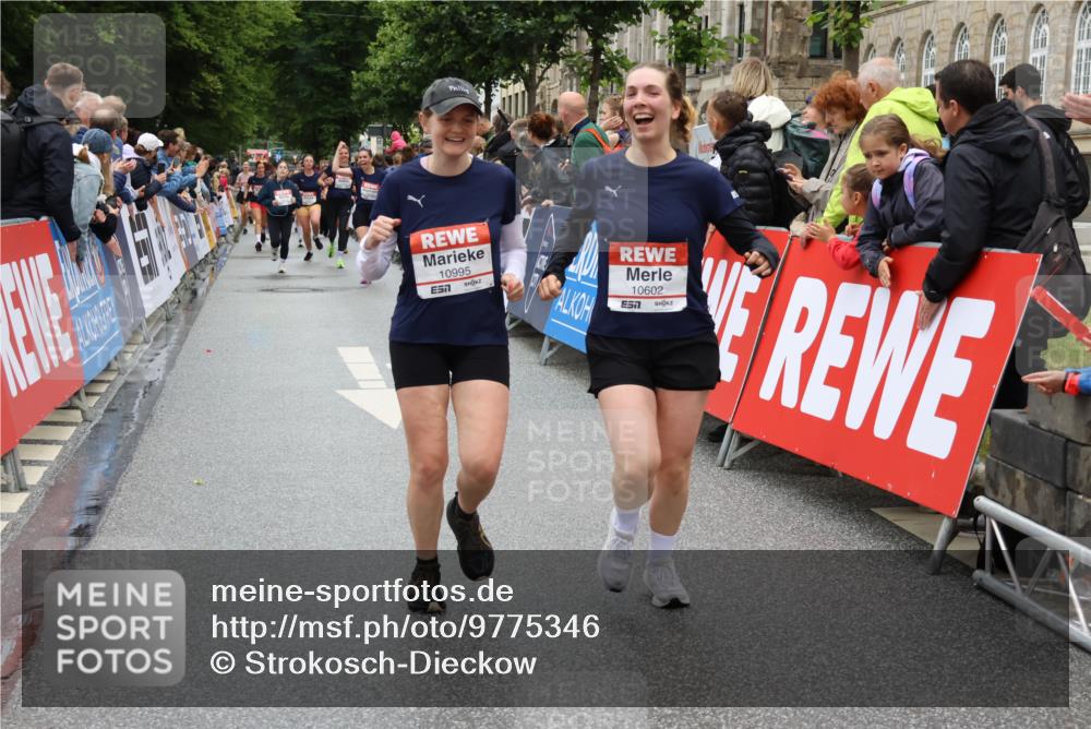 14.06.2026 - REWE Women's Run Strokosch-Dieckow http://msf.ph/oto/9775346 14.06.2026 10:00:21 Ziel 10090, 10602, 10715, 10839, 10840, 10995, 11369 meine-sportfotos.de