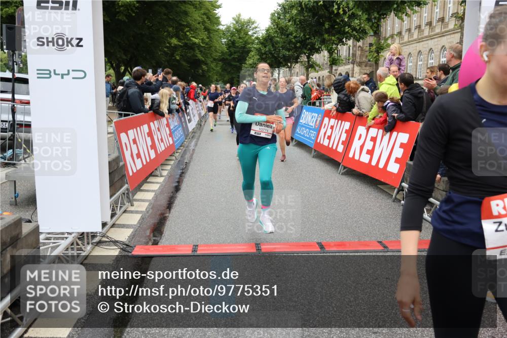 14.06.2026 - REWE Women's Run Strokosch-Dieckow http://msf.ph/oto/9775351 14.06.2026 09:56:27 Ziel 10122, 10563, 10757, 10774, 10816, 10838, 10867, 10969, 11383, 11399, 11428, 11491, 11515, 11526 meine-sportfotos.de
