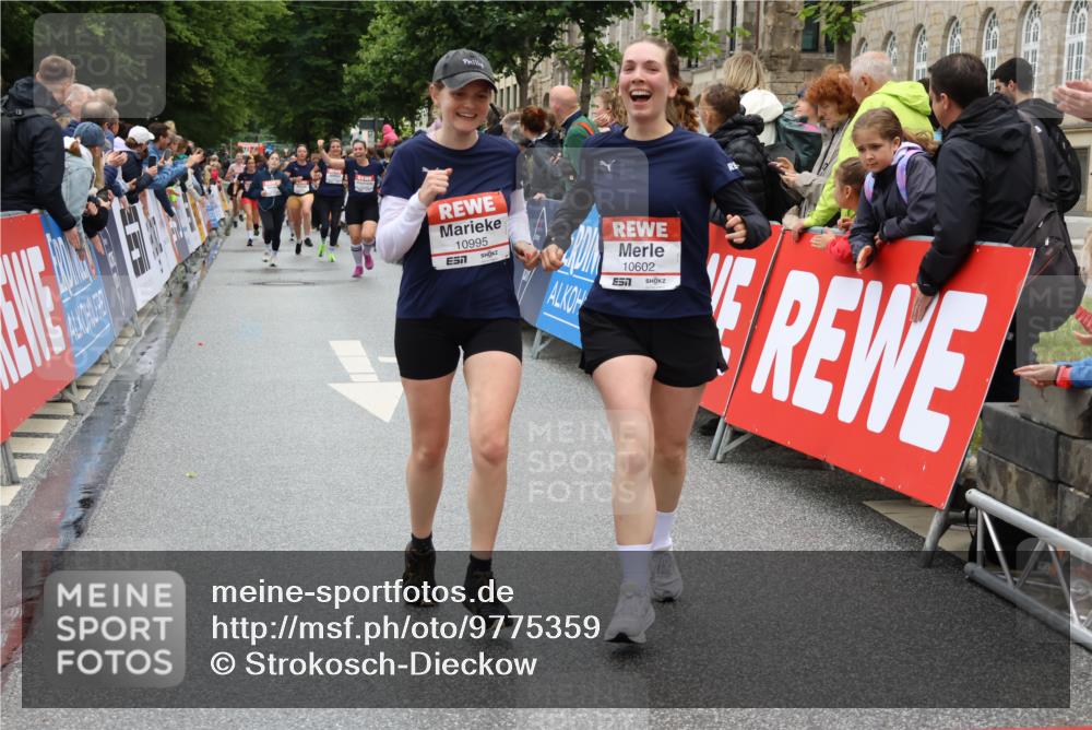 14.06.2026 - REWE Women's Run Strokosch-Dieckow http://msf.ph/oto/9775359 14.06.2026 10:00:21 Ziel 10090, 10602, 10715, 10839, 10840, 10995, 11369 meine-sportfotos.de