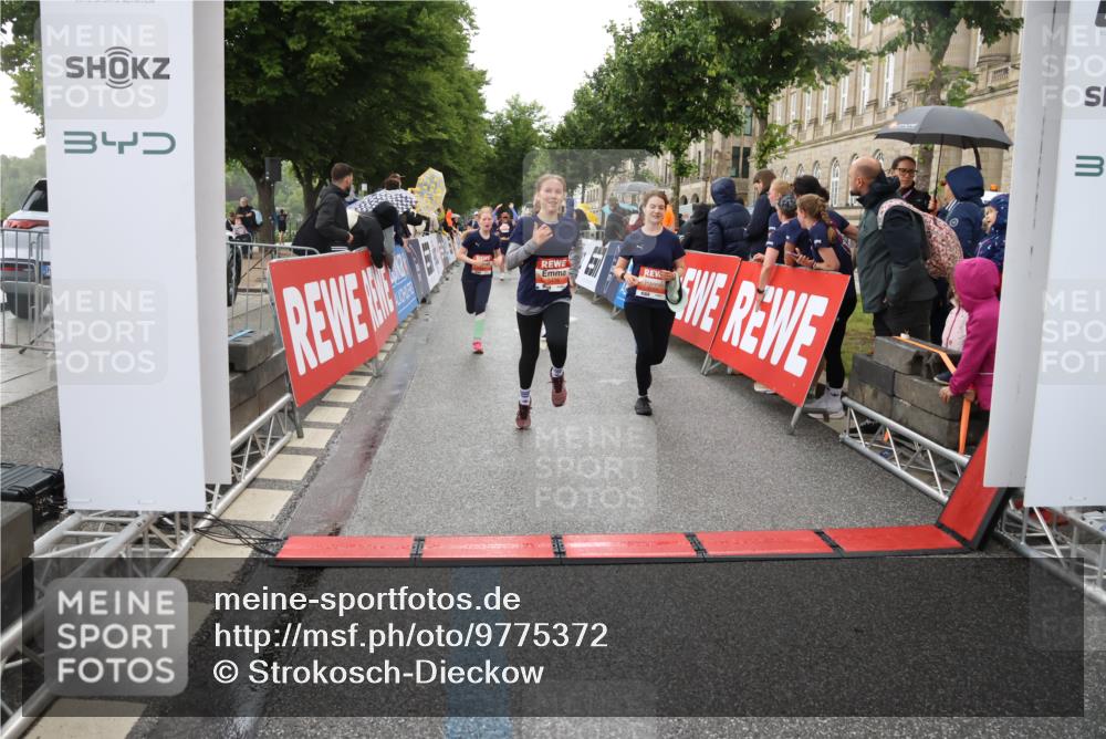 14.06.2026 - REWE Women's Run Strokosch-Dieckow http://msf.ph/oto/9775372 14.06.2026 11:07:26 Ziel 5103, 5118, 5190, 5229, 5368, 5369, 5476, 5483, 5484, 5630, 5808, 6065 meine-sportfotos.de