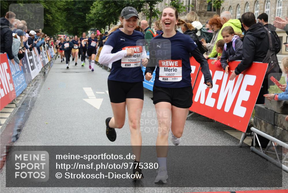 14.06.2026 - REWE Women's Run Strokosch-Dieckow http://msf.ph/oto/9775380 14.06.2026 10:00:21 Ziel 10090, 10602, 10715, 10839, 10840, 10995, 11369 meine-sportfotos.de