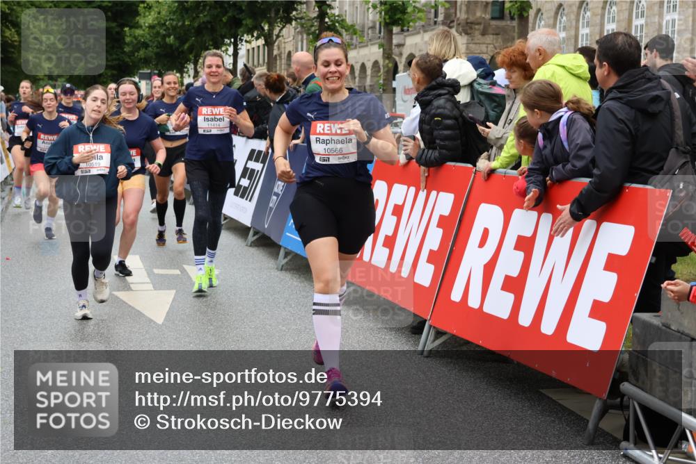 14.06.2026 - REWE Women's Run Strokosch-Dieckow http://msf.ph/oto/9775394 14.06.2026 10:00:25 Ziel 10519, 10566, 10602, 10715, 10756, 10789, 10956, 10995, 11042, 11092, 11171, 11342, 11369, 11414 meine-sportfotos.de