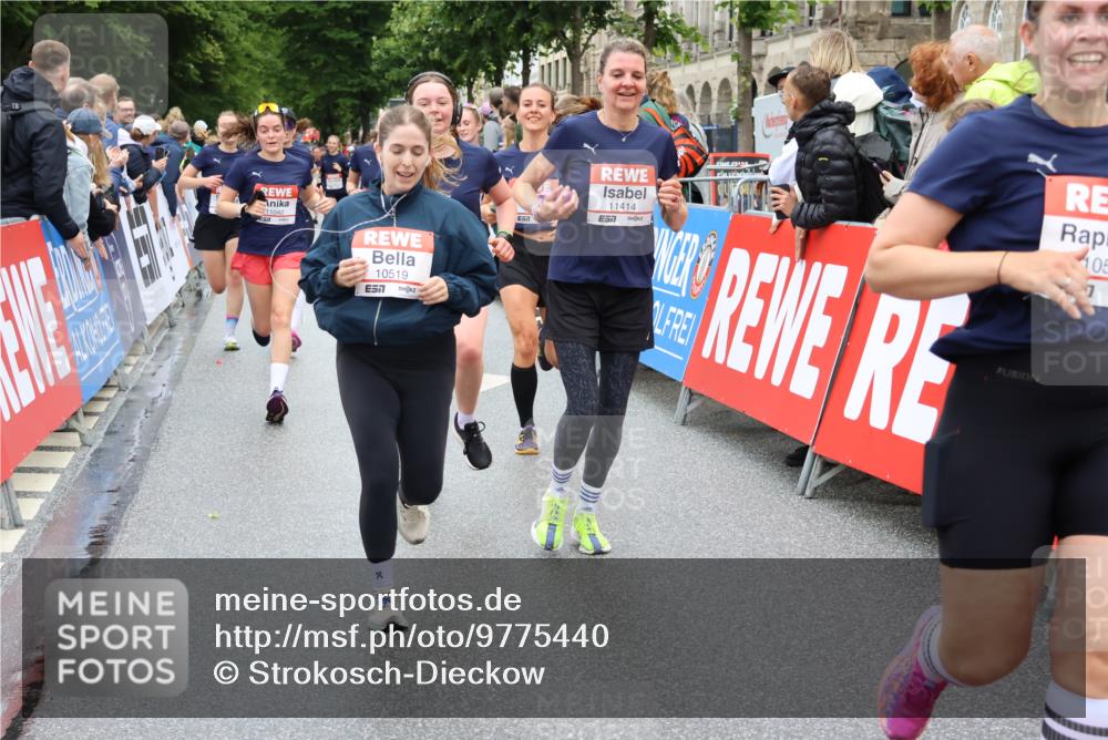 14.06.2026 - REWE Women's Run Strokosch-Dieckow http://msf.ph/oto/9775440 14.06.2026 10:00:26 Ziel 10519, 10566, 10602, 10756, 10789, 10956, 10995, 11042, 11092, 11171, 11342, 11414 meine-sportfotos.de