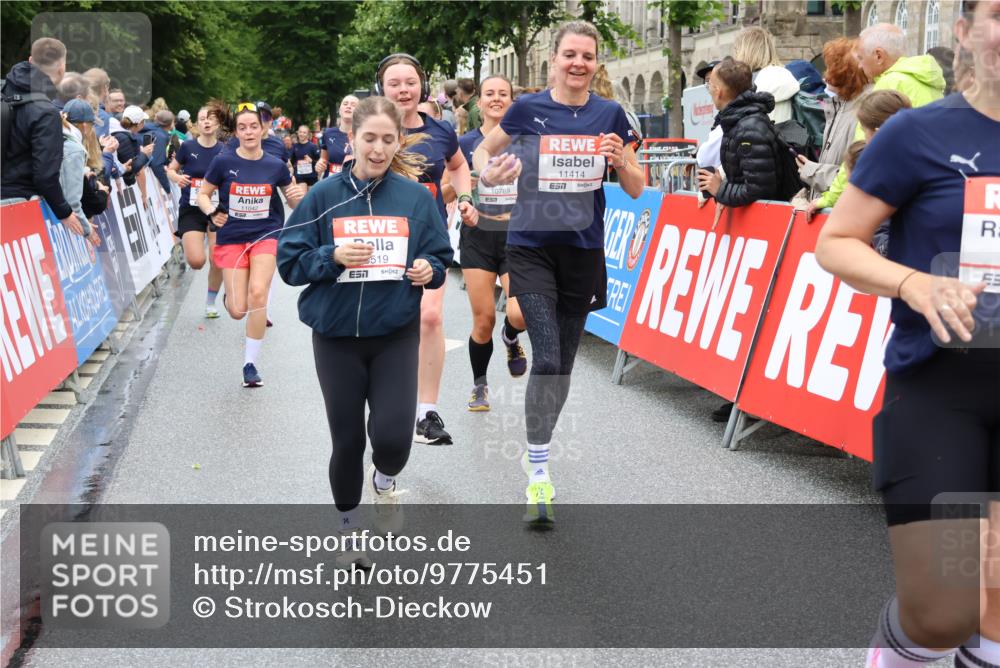 14.06.2026 - REWE Women's Run Strokosch-Dieckow http://msf.ph/oto/9775451 14.06.2026 10:00:27 Ziel 10519, 10566, 10602, 10756, 10789, 10956, 10995, 11042, 11092, 11171, 11342, 11414 meine-sportfotos.de