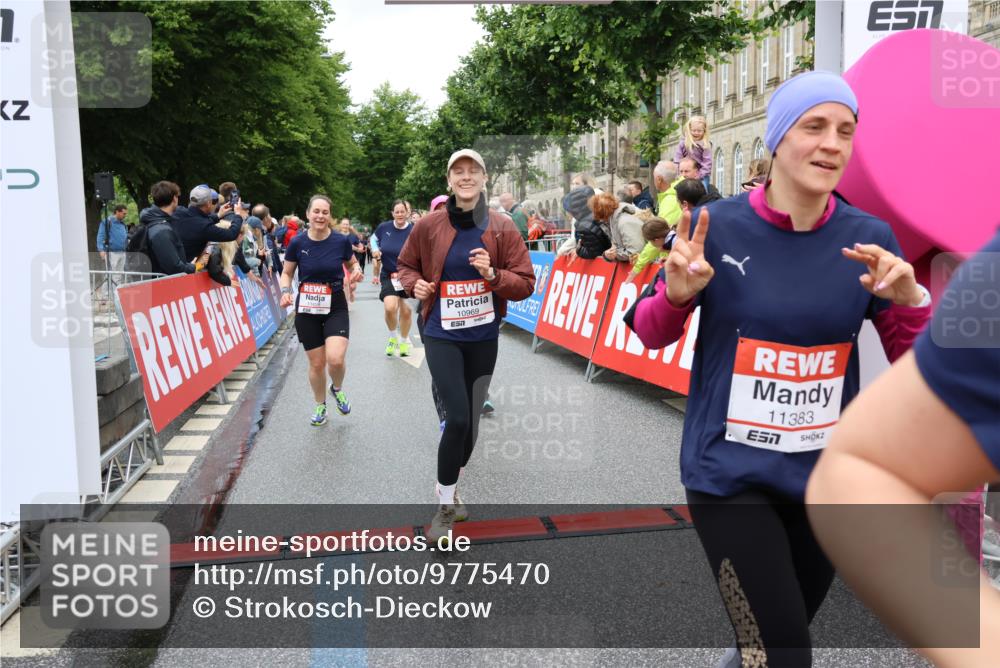 14.06.2026 - REWE Women's Run Strokosch-Dieckow http://msf.ph/oto/9775470 14.06.2026 09:56:30 Ziel 10098, 10112, 10122, 10265, 10304, 10563, 10736, 10757, 10774, 10838, 10845, 10867, 10969, 11383, 11399, 11428, 11491, 11515, 11526 meine-sportfotos.de