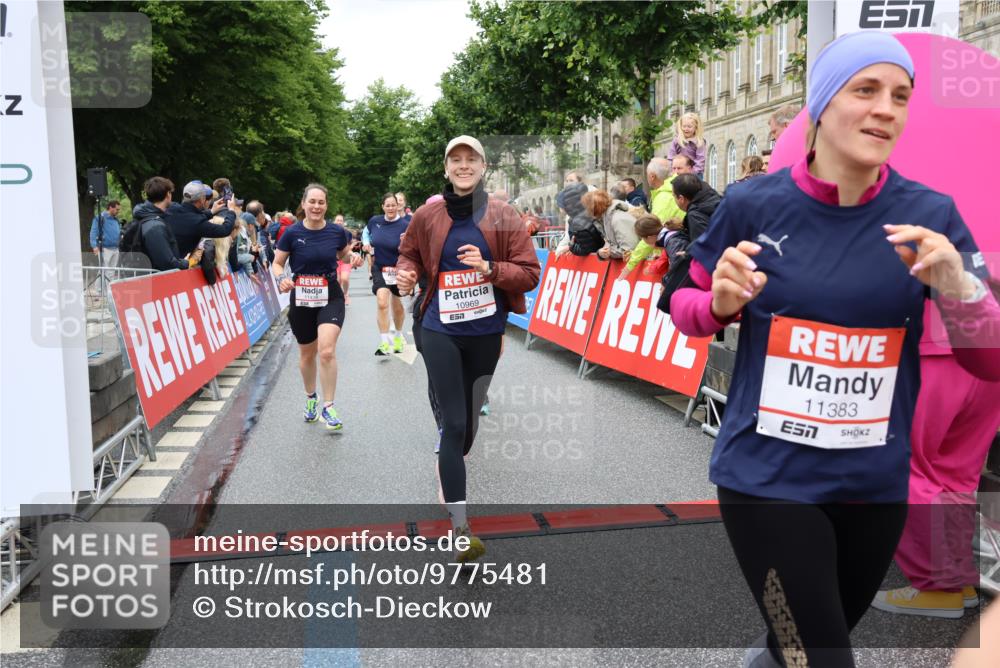 14.06.2026 - REWE Women's Run Strokosch-Dieckow http://msf.ph/oto/9775481 14.06.2026 09:56:30 Ziel 10098, 10112, 10122, 10265, 10304, 10563, 10736, 10757, 10774, 10838, 10845, 10867, 10969, 11383, 11399, 11428, 11491, 11515, 11526 meine-sportfotos.de