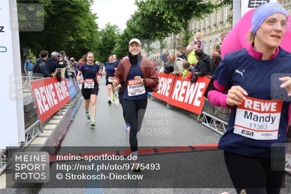 14.06.2026 - REWE Women's Run Strokosch-Dieckow http://msf.ph/oto/9775493 14.06.2026 09:56:30 Ziel 10098, 10112, 10122, 10265, 10304, 10563, 10736, 10757, 10774, 10838, 10845, 10867, 10969, 11383, 11399, 11428, 11491, 11515, 11526 meine-sportfotos.de