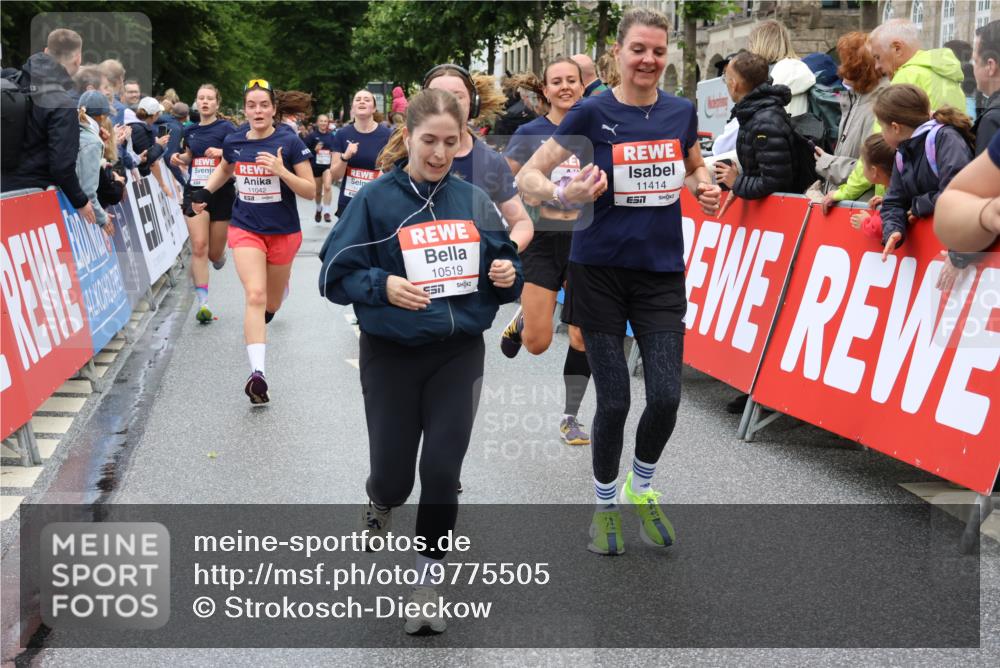 14.06.2026 - REWE Women's Run Strokosch-Dieckow http://msf.ph/oto/9775505 14.06.2026 10:00:27 Ziel 10519, 10566, 10602, 10756, 10789, 10956, 10995, 11042, 11092, 11171, 11342, 11414 meine-sportfotos.de