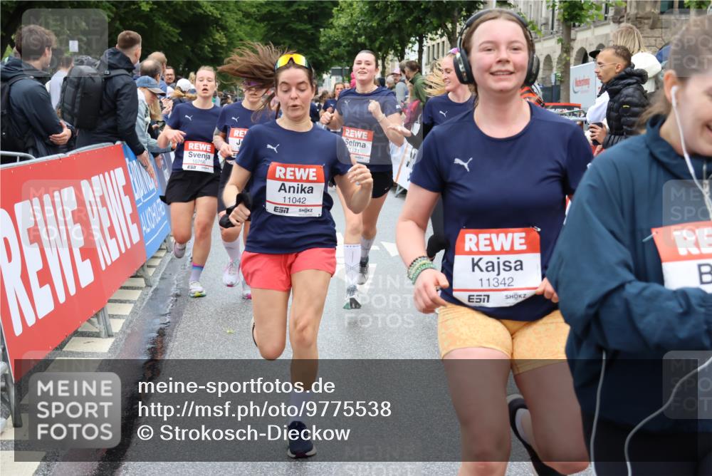 14.06.2026 - REWE Women's Run Strokosch-Dieckow http://msf.ph/oto/9775538 14.06.2026 10:00:28 Ziel 10519, 10566, 10602, 10756, 10789, 10956, 10995, 11042, 11092, 11171, 11342, 11414, 11434 meine-sportfotos.de