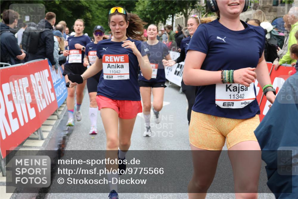 14.06.2026 - REWE Women's Run Strokosch-Dieckow http://msf.ph/oto/9775566 14.06.2026 10:00:28 Ziel 10519, 10566, 10602, 10756, 10789, 10956, 10995, 11042, 11092, 11171, 11342, 11414, 11434 meine-sportfotos.de
