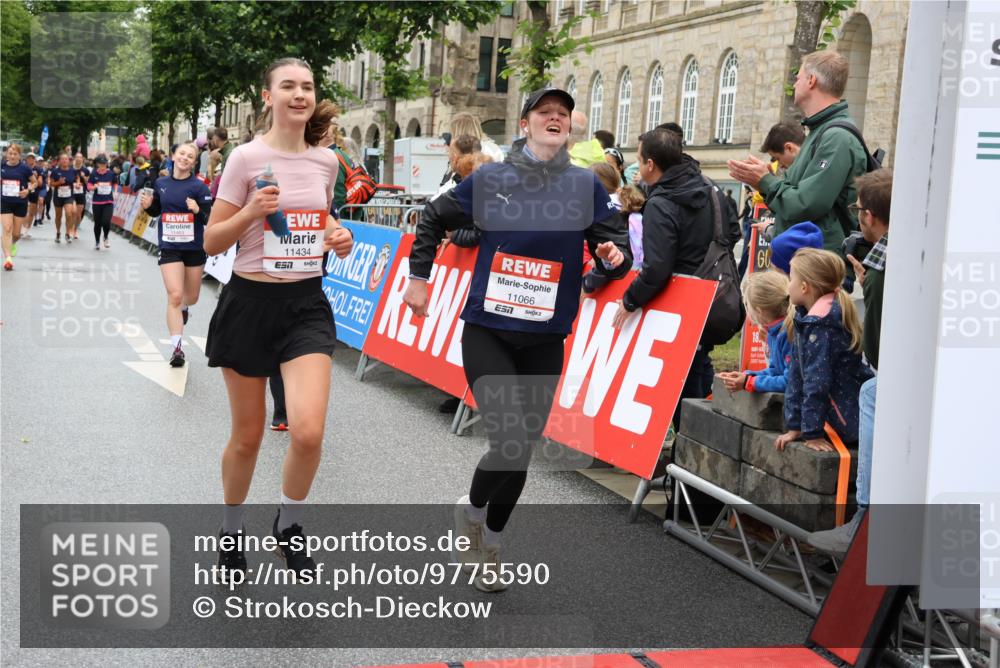 14.06.2026 - REWE Women's Run Strokosch-Dieckow http://msf.ph/oto/9775590 14.06.2026 10:00:32 Ziel 10229, 10519, 10566, 10756, 10789, 10911, 10956, 11042, 11066, 11092, 11171, 11342, 11414, 11434, 11463 meine-sportfotos.de