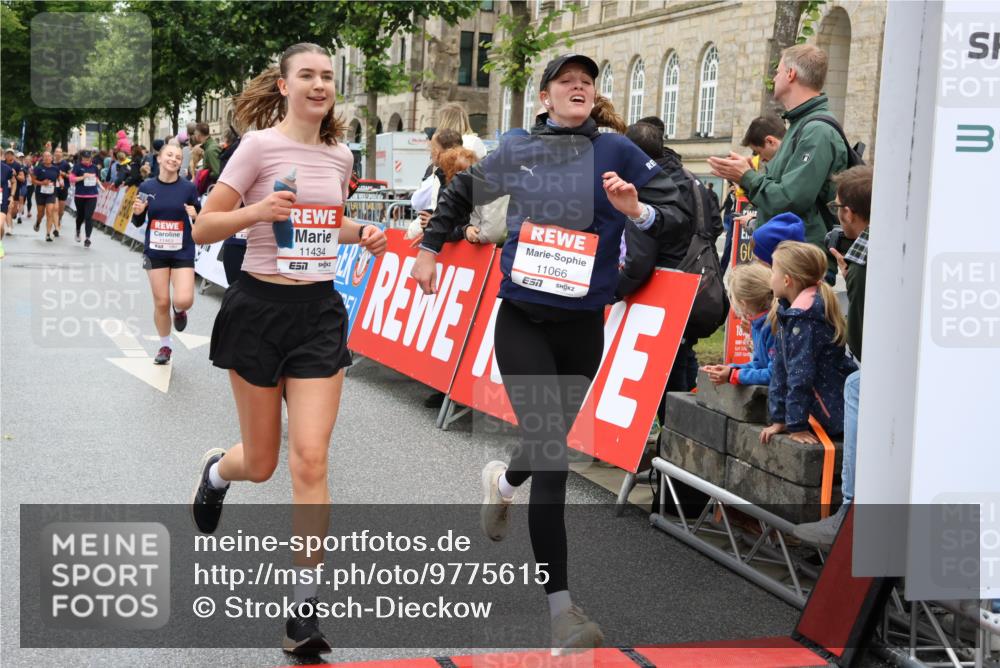 14.06.2026 - REWE Women's Run Strokosch-Dieckow http://msf.ph/oto/9775615 14.06.2026 10:00:32 Ziel 10229, 10519, 10566, 10756, 10789, 10911, 10956, 11042, 11066, 11092, 11171, 11342, 11414, 11434, 11463 meine-sportfotos.de