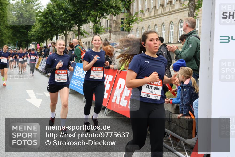 14.06.2026 - REWE Women's Run Strokosch-Dieckow http://msf.ph/oto/9775637 14.06.2026 10:00:34 Ziel 10229, 10300, 10519, 10566, 10756, 10789, 10911, 10956, 11042, 11066, 11092, 11171, 11342, 11414, 11434, 11463 meine-sportfotos.de